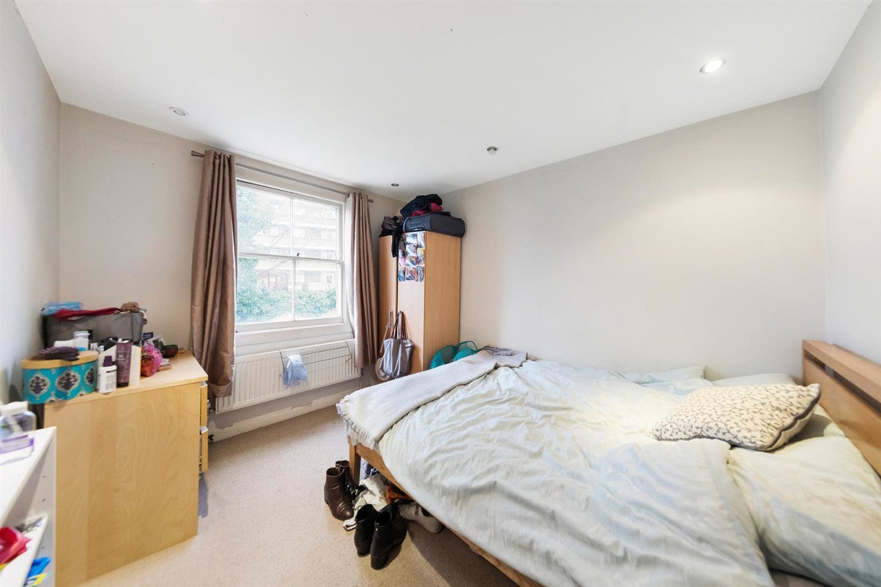 Flat Medora Road in Greater London