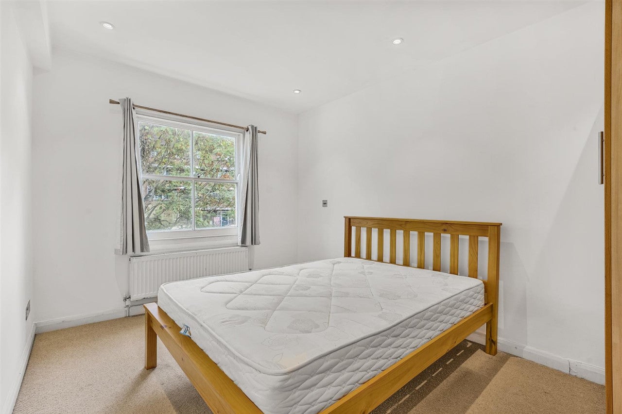 Flat Medora Road in Greater London