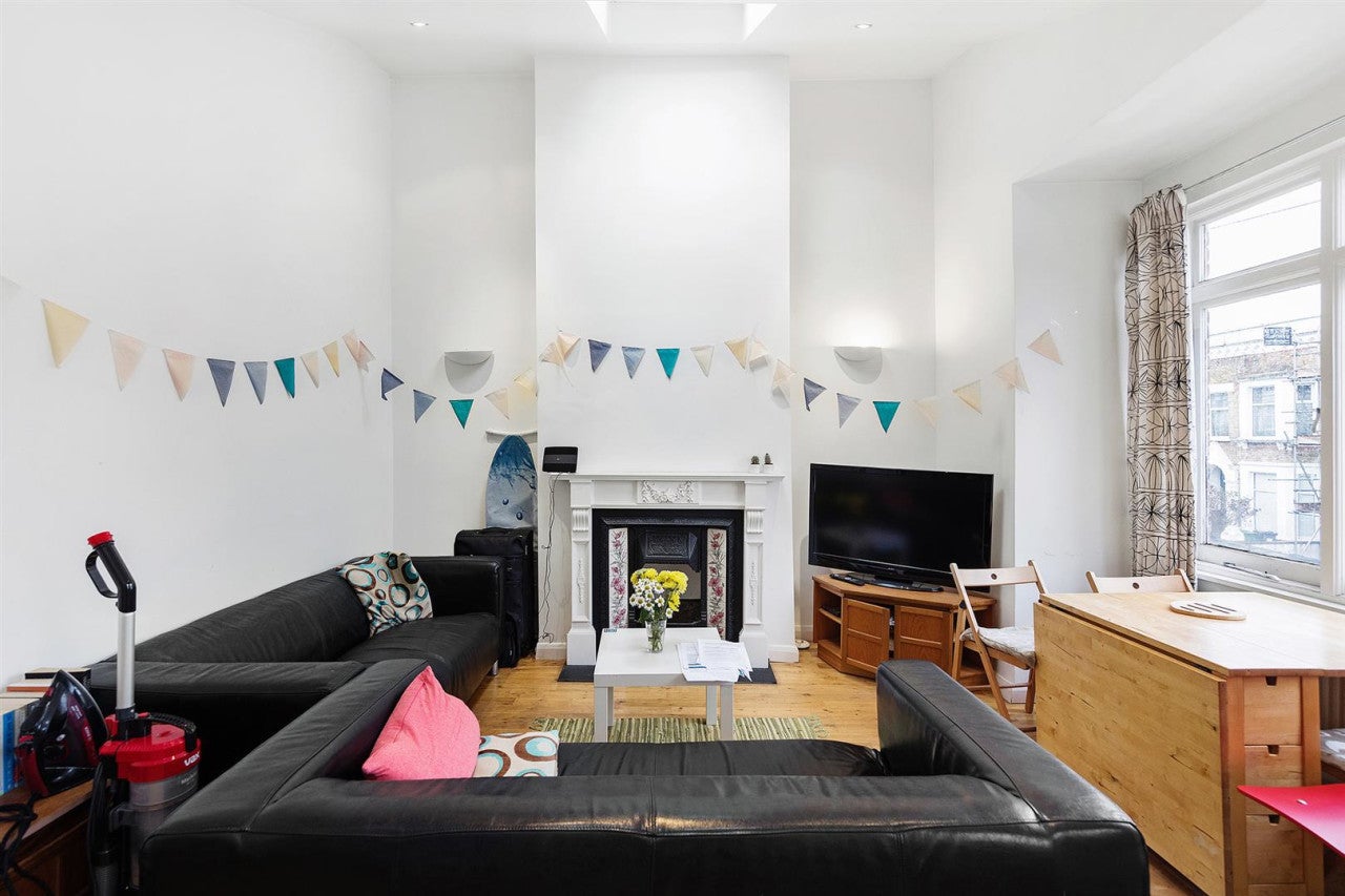 Flat Medora Road in Greater London