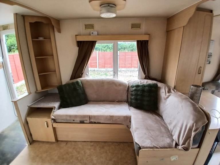 Flat Sutton Road in South Derbyshire