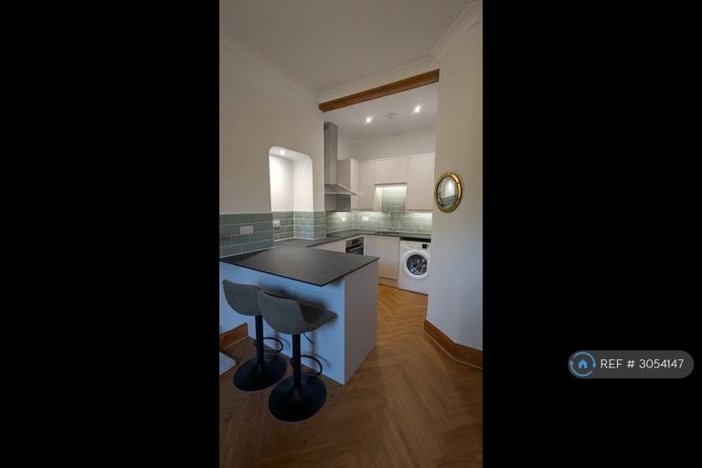 Flat Restalrig Road South in City of Edinburgh