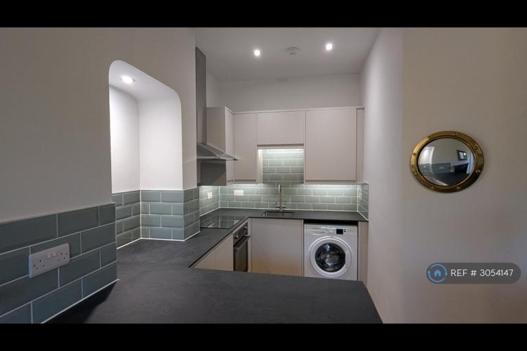 Flat Restalrig Road South in City of Edinburgh