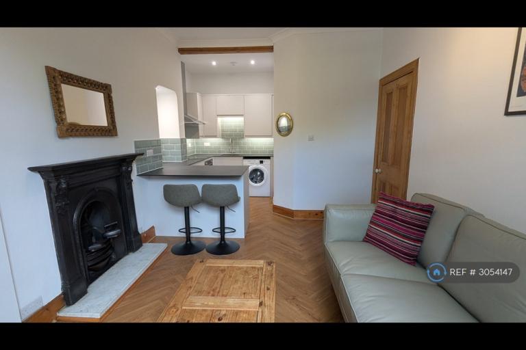 Flat Restalrig Road South in City of Edinburgh