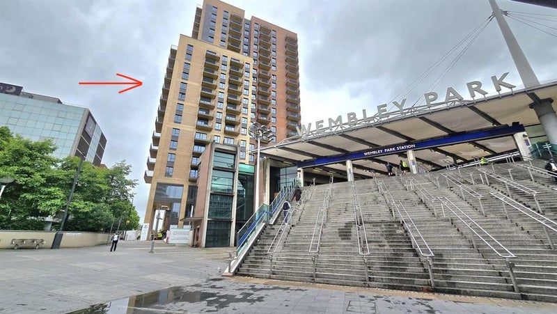 Flat Brook Avenue in Greater London