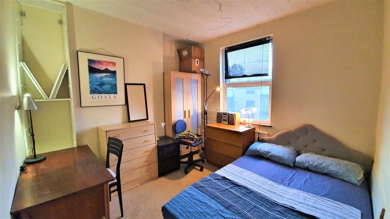 Room Narcissus Road in Greater London