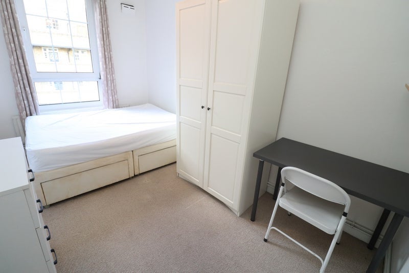 Room Green Bank in Greater London
