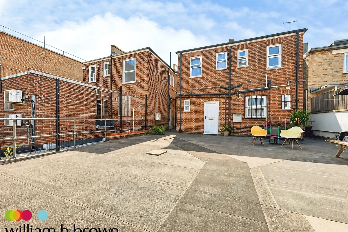 Flat High Street in Brentwood