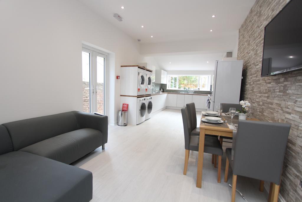 Room Stubbington Avenue in Portsmouth