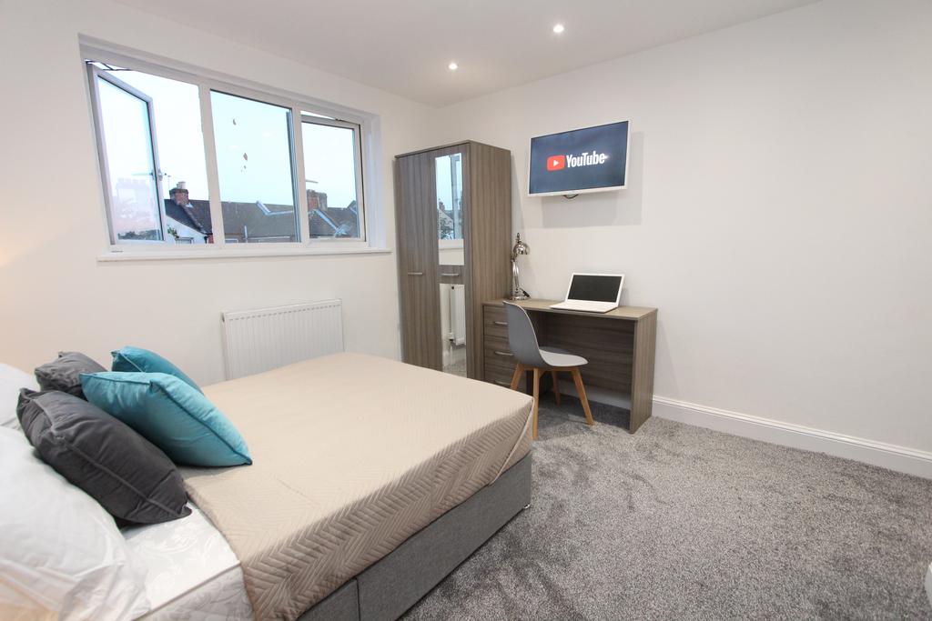 Room Stubbington Avenue in Portsmouth