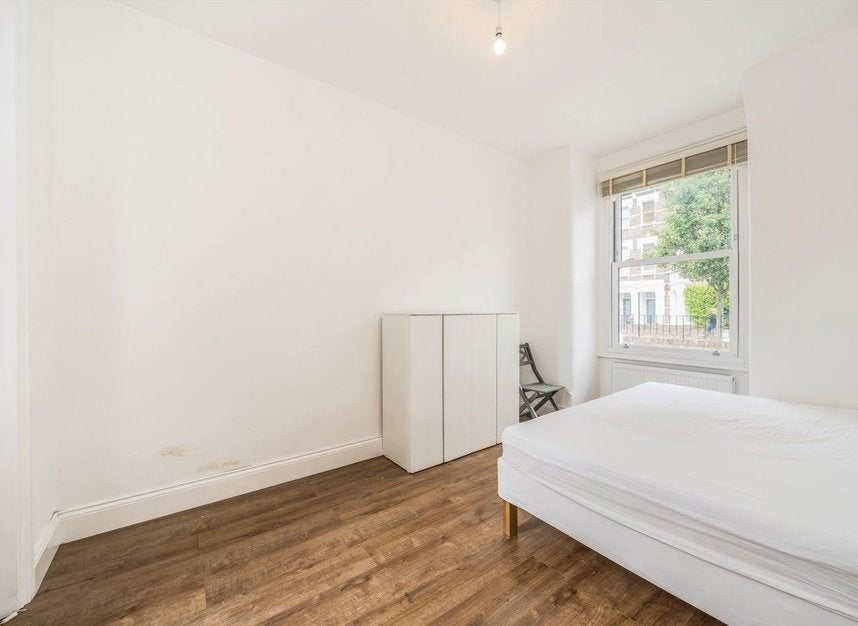 Flat Croxley Road in City of Westminster