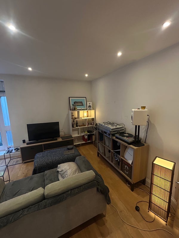 Flat Lauriston Road in Greater London