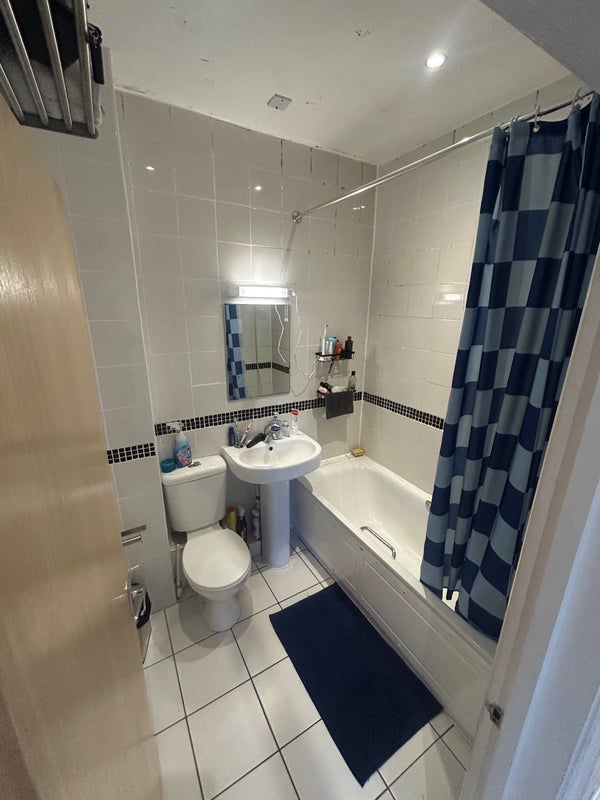Flat Lauriston Road in Greater London
