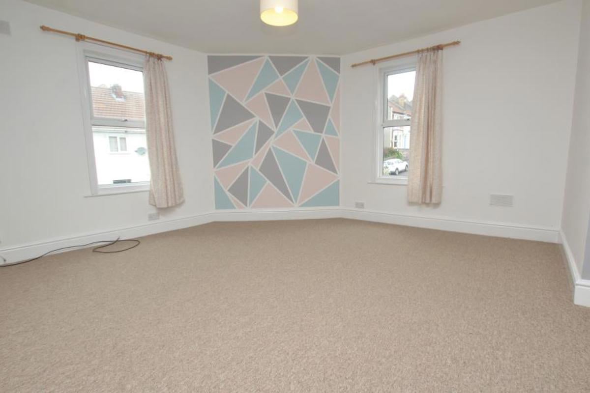 Flat Elmdale Road in Bristol