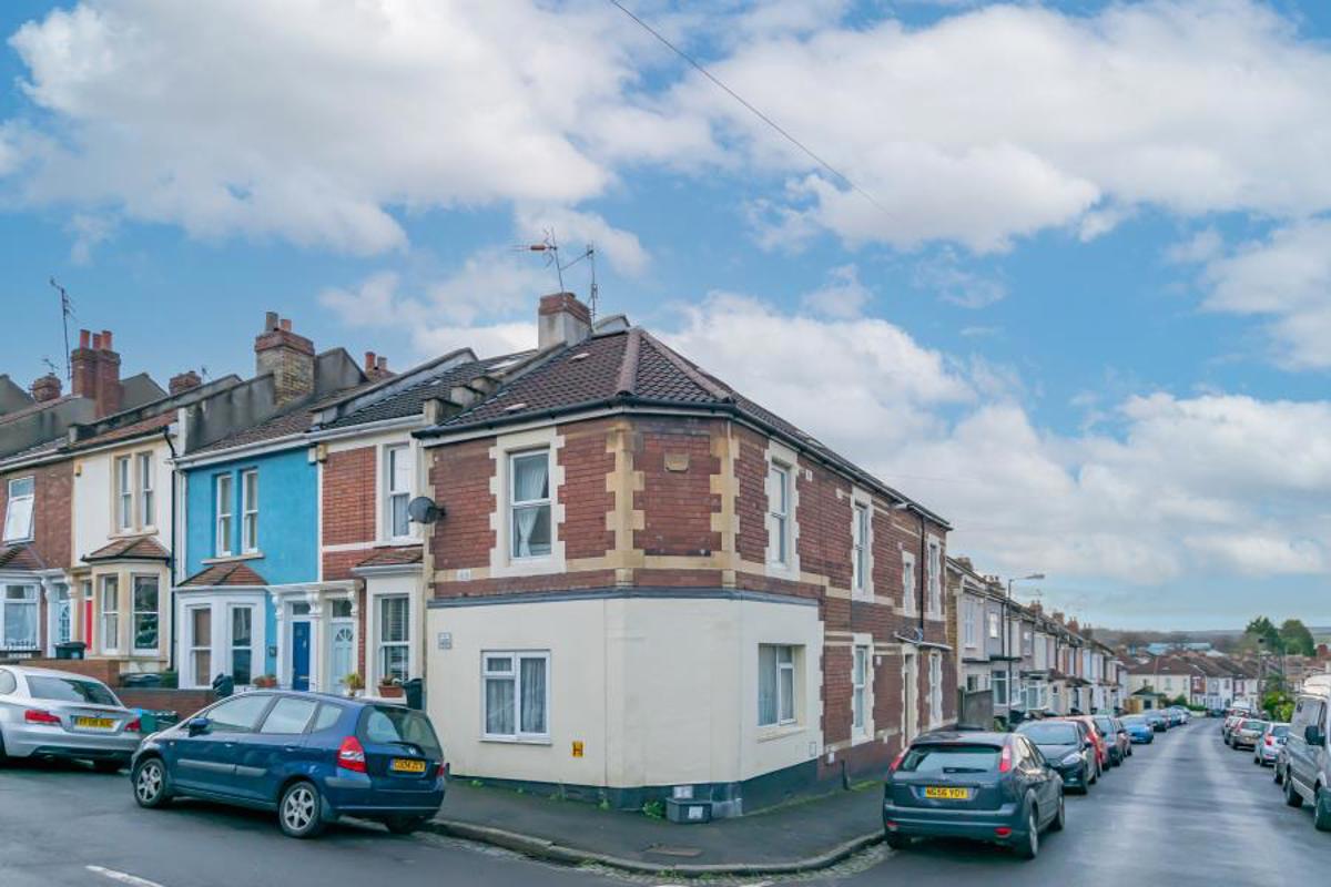 Flat Elmdale Road in Bristol