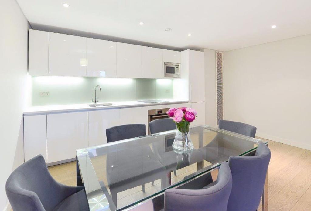 Flat Harbet Road in City of Westminster