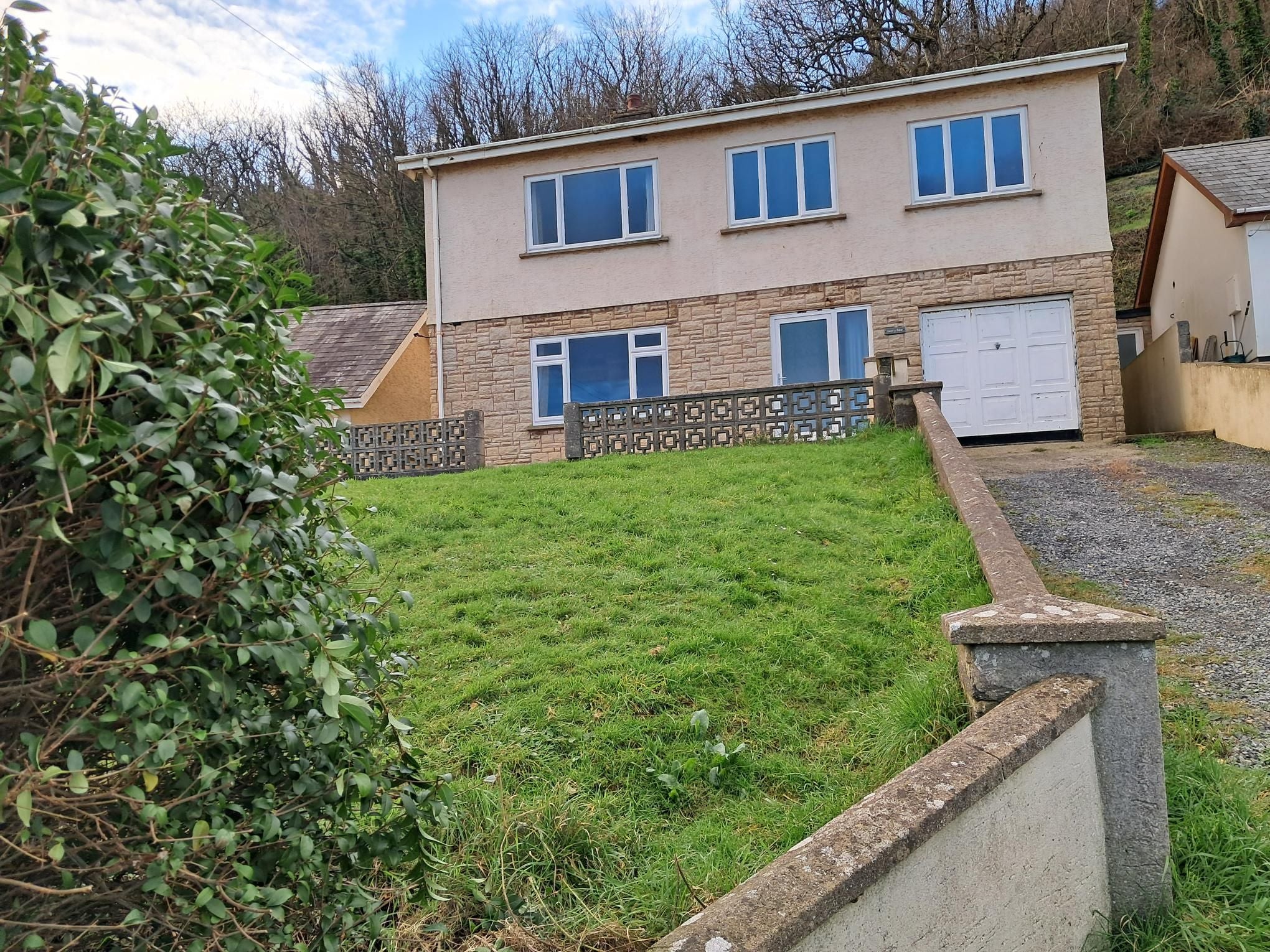 House Marsh Road in Pendine