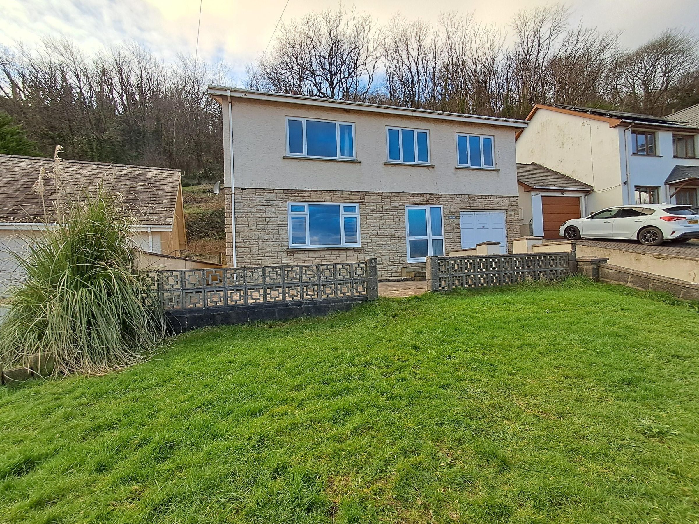 House Marsh Road in Pendine