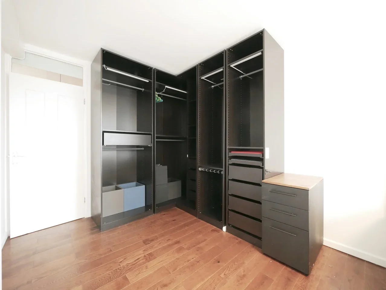 Flat Queensdale Crescent in Greater London