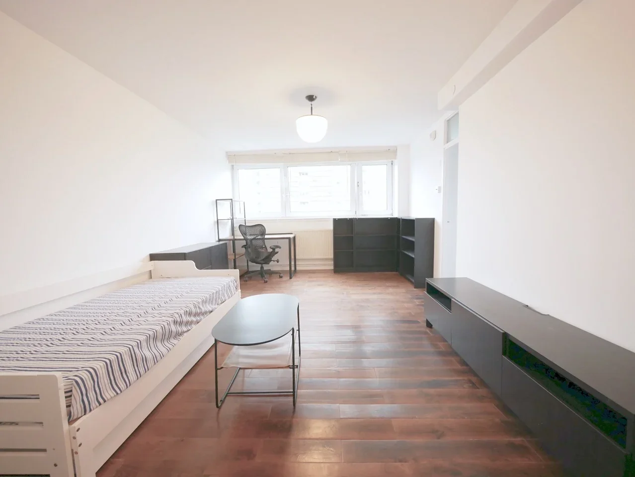 Flat Queensdale Crescent in Greater London