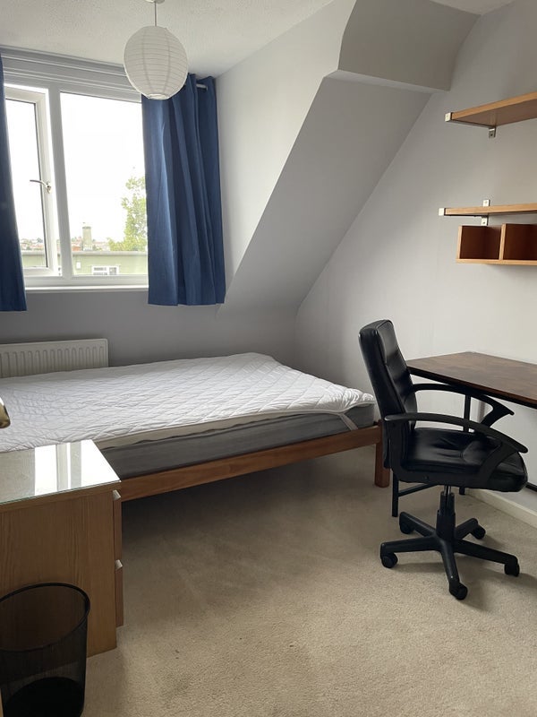 Room Romney Avenue in Bristol