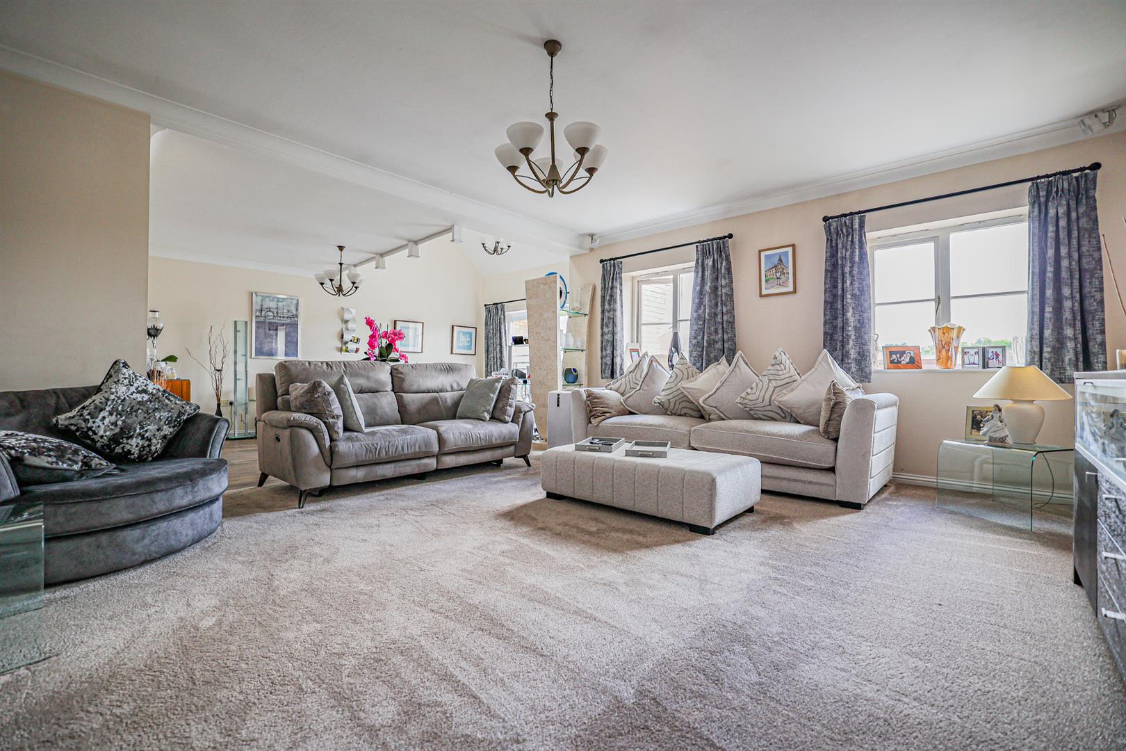 Flat London Road in Dacorum