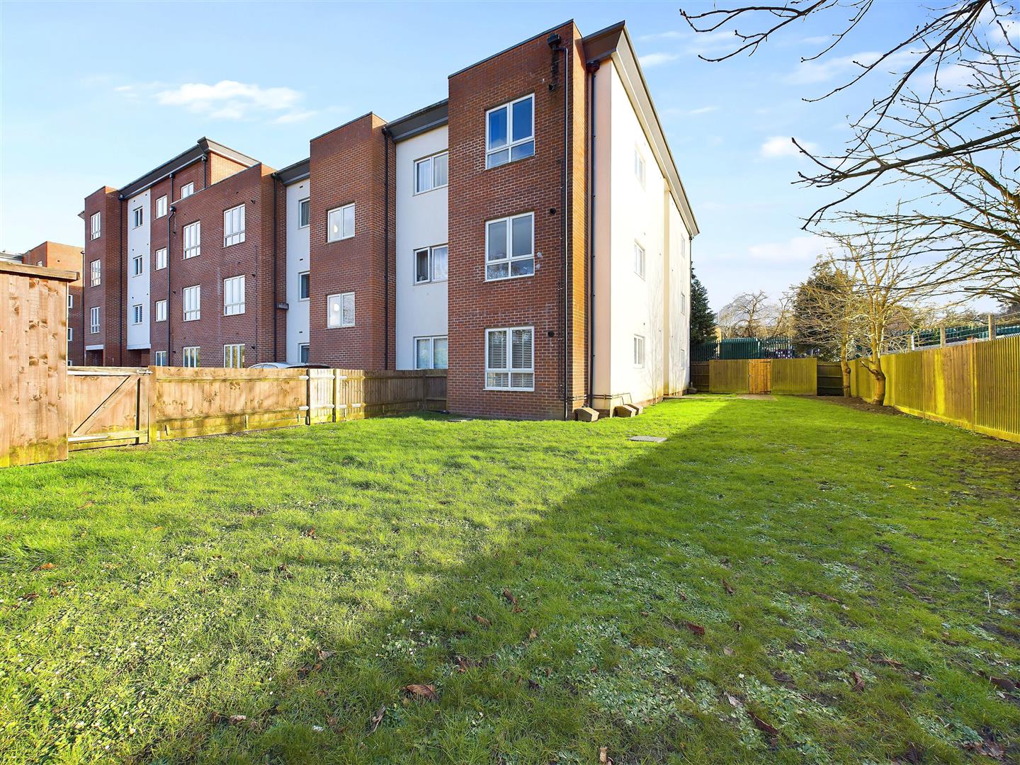 Flat Roydon Court in Elmbridge