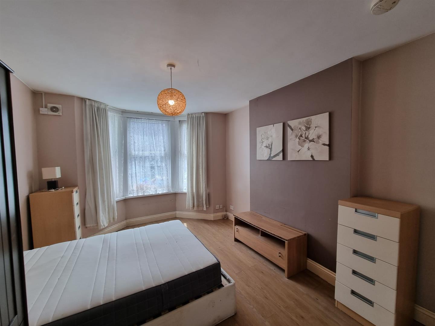 Flat Pemdevon Road in Greater London