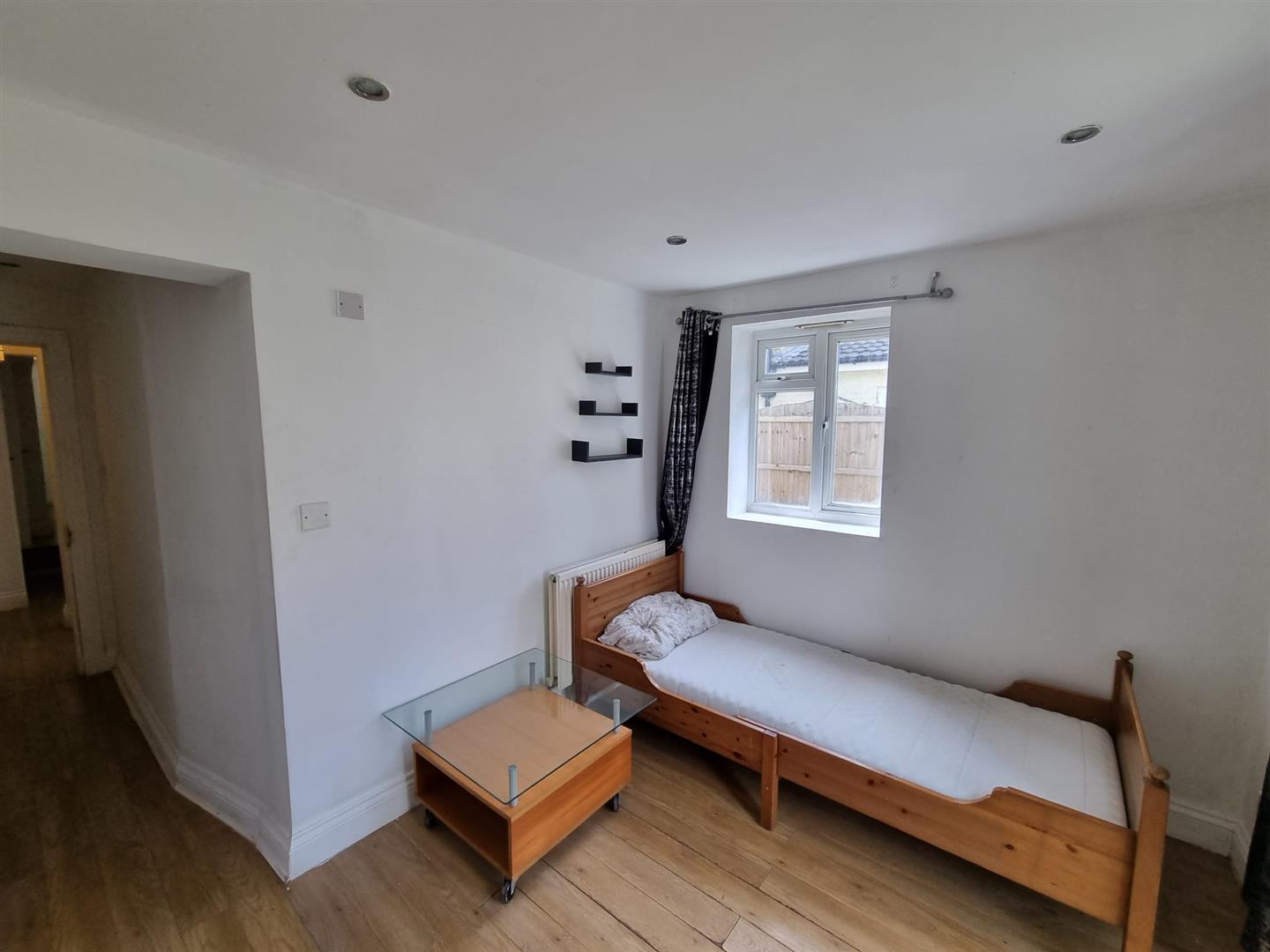 Flat Pemdevon Road in Greater London