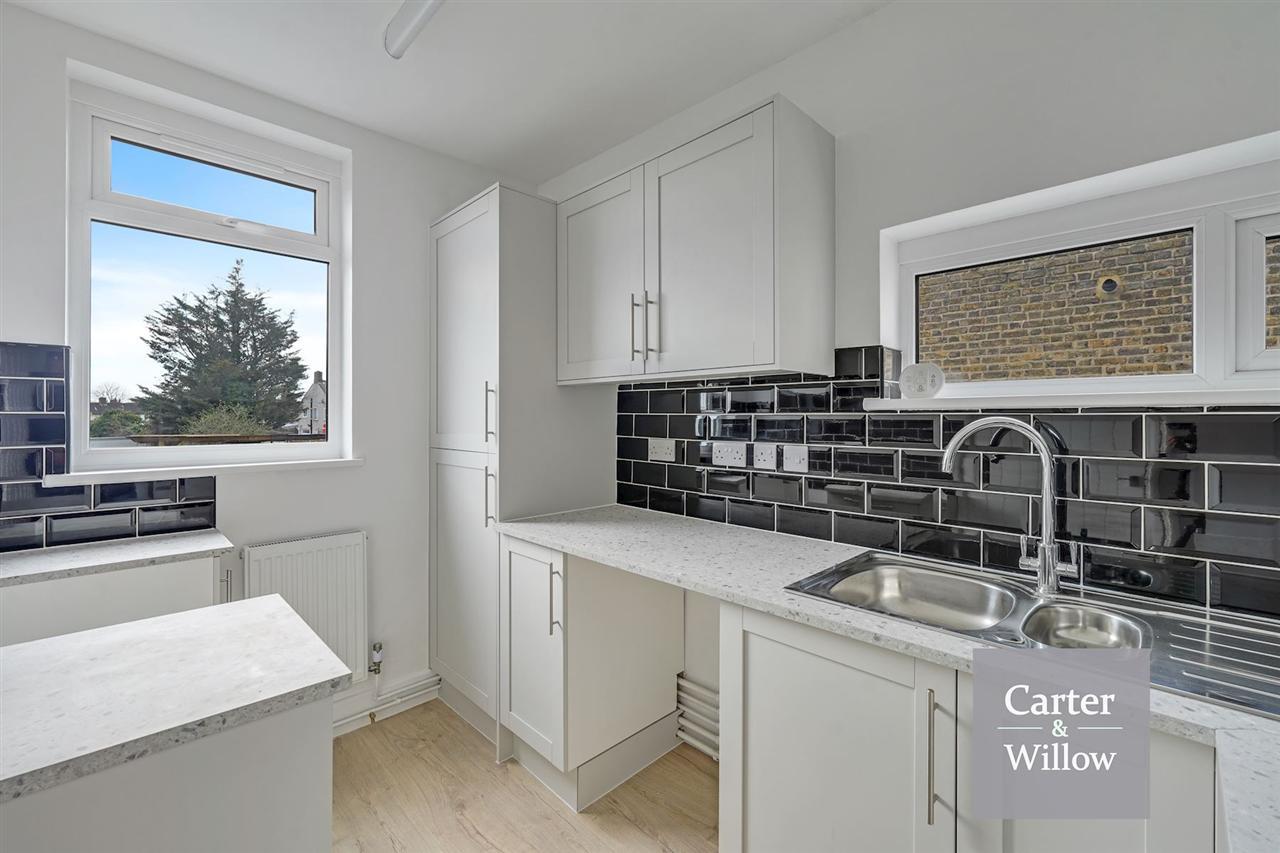 Flat Oxlow Lane in Greater London