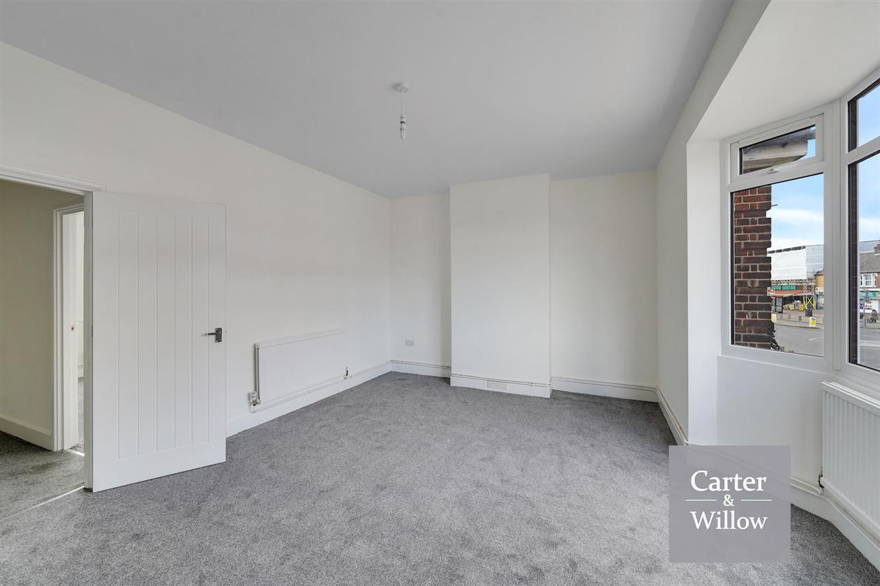 Flat Oxlow Lane in Greater London