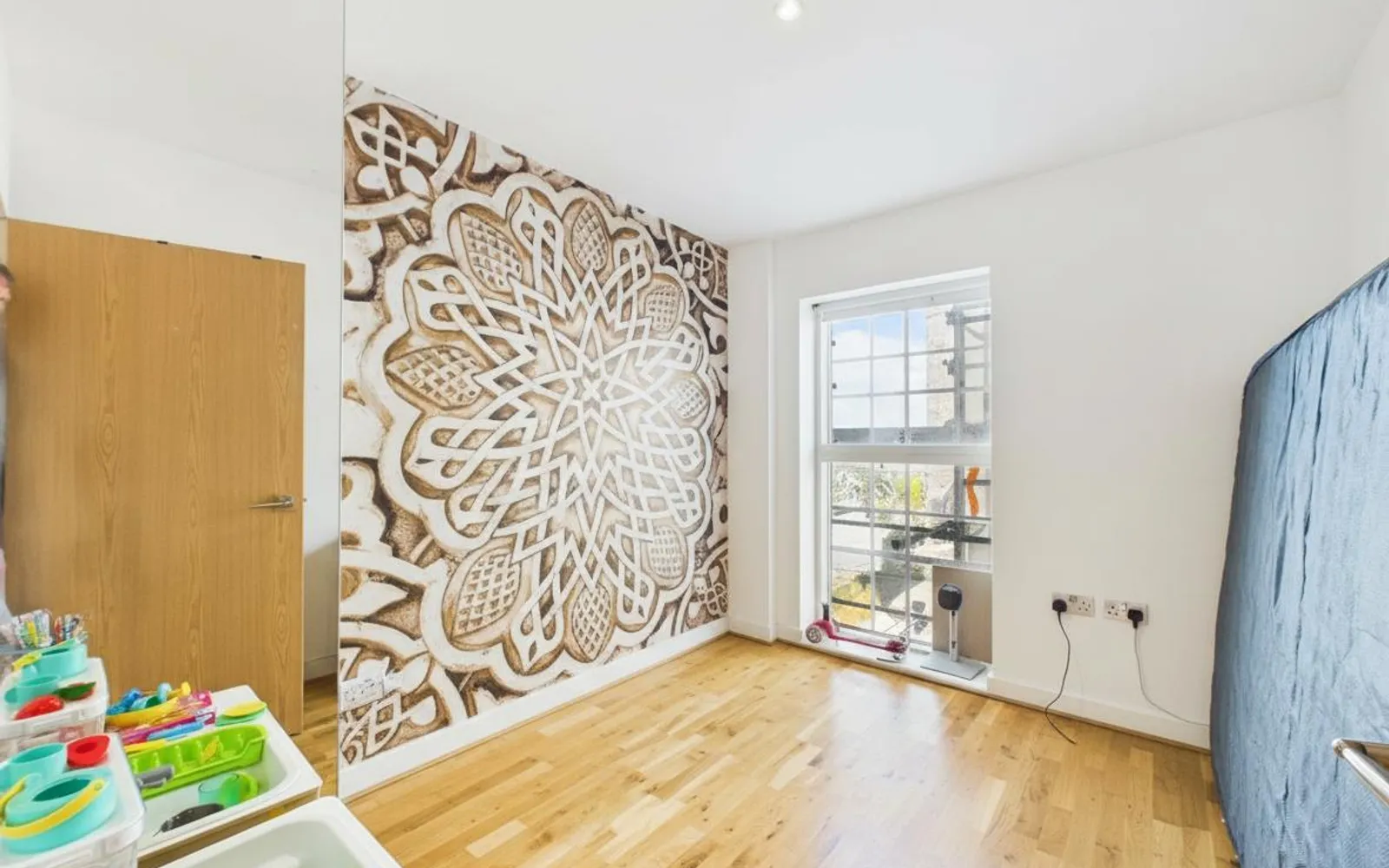Flat Clovelly Place in Dartford