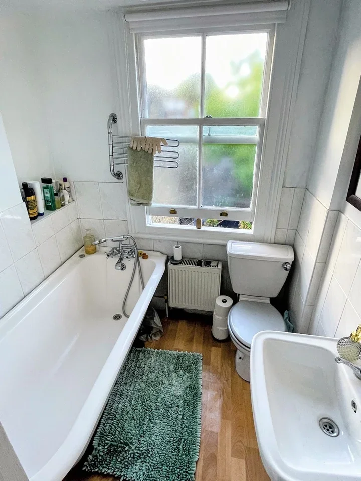 Room Acre Lane in Greater London