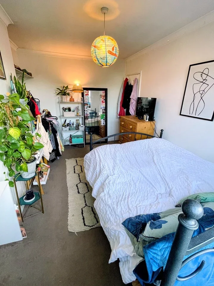 Room Acre Lane in Greater London