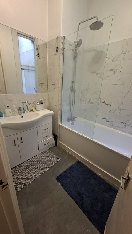 Room Torrington Place in Greater London