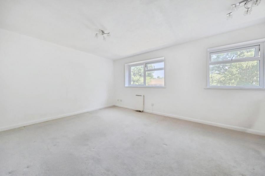 Flat Frescade Crescent in Basingstoke and Deane