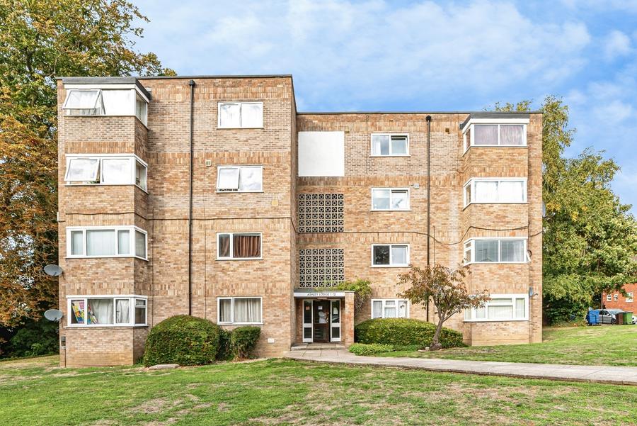 Flat Frescade Crescent in Basingstoke and Deane