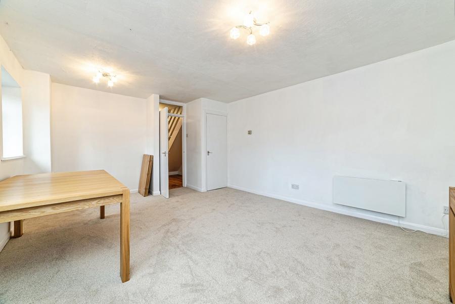 Flat Frescade Crescent in Basingstoke and Deane
