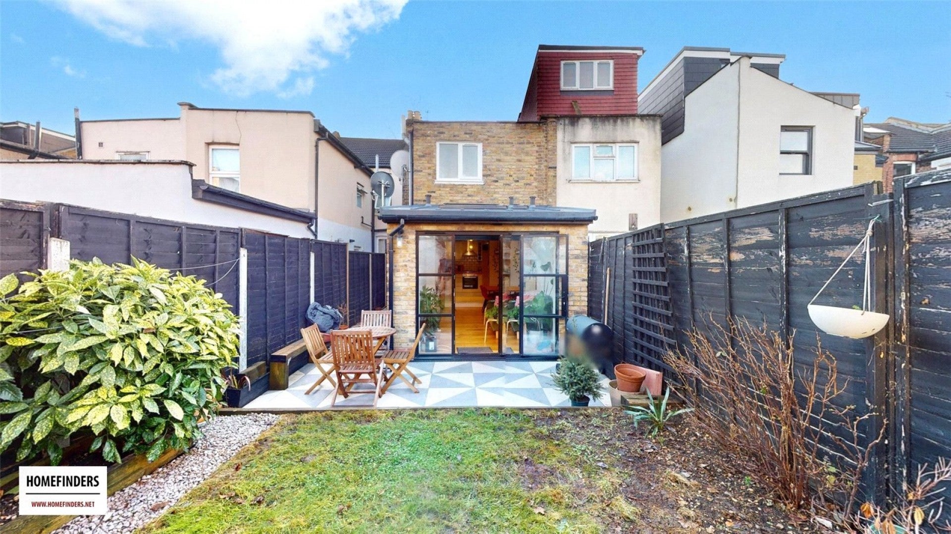 Flat Lindley Road in Greater London