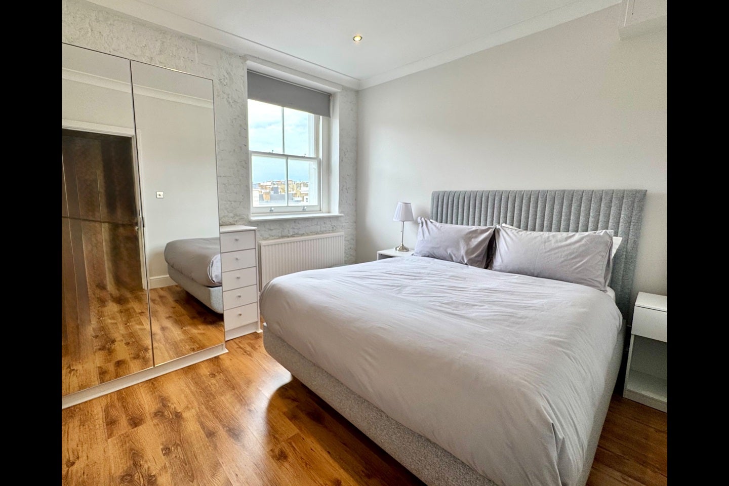 Flat Cornwall Gardens in Greater London