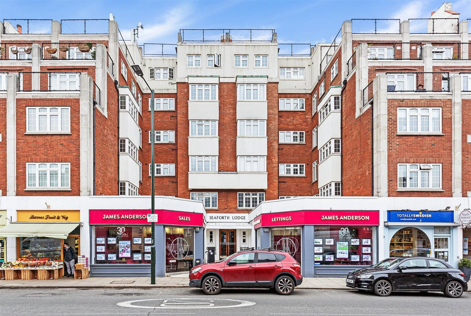Flat Barnes High Street in Greater London