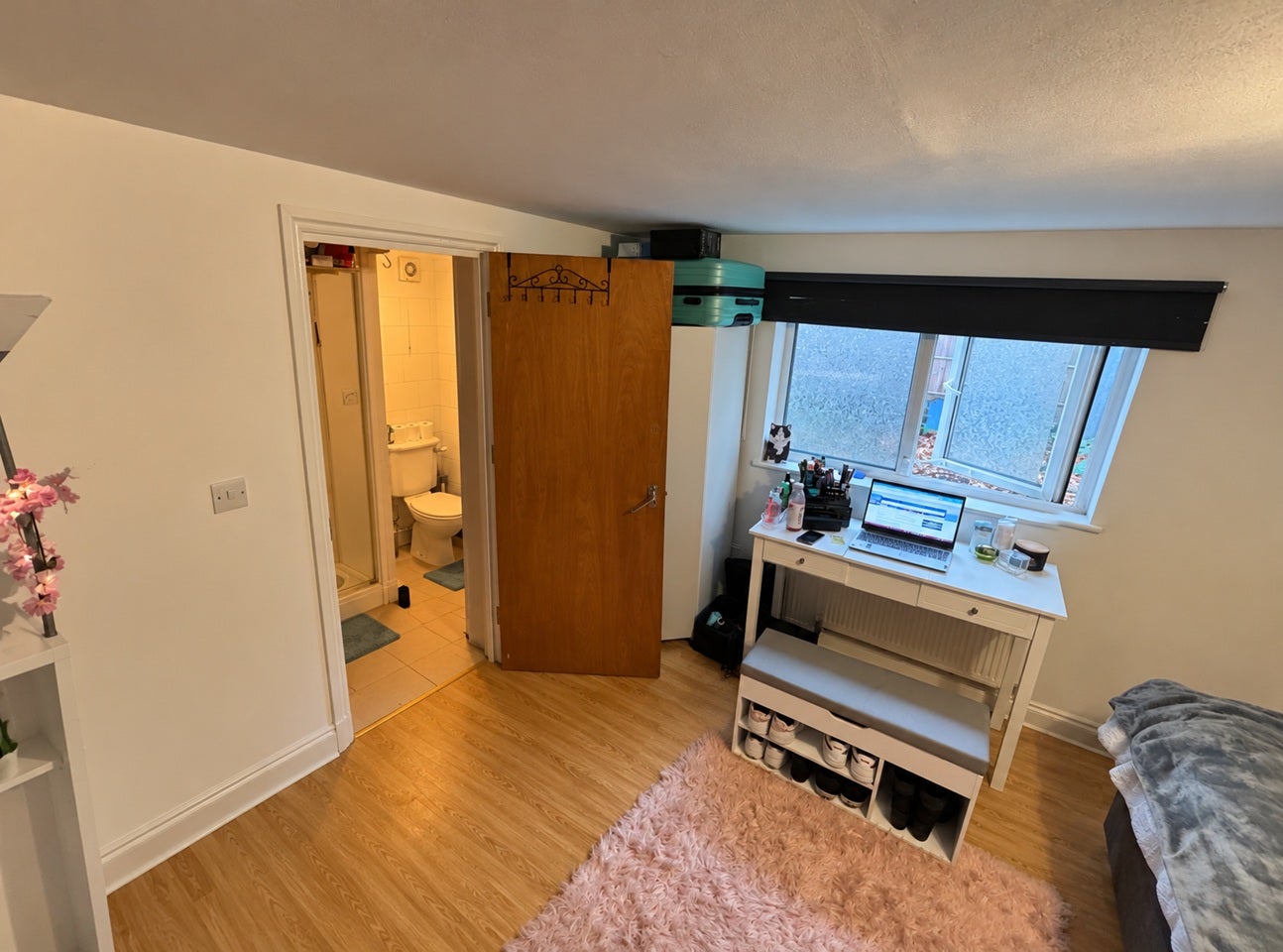 Flat Hermitage Road in Greater London