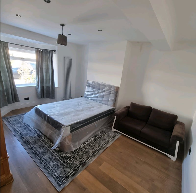 Room Blacklands Road in Greater London