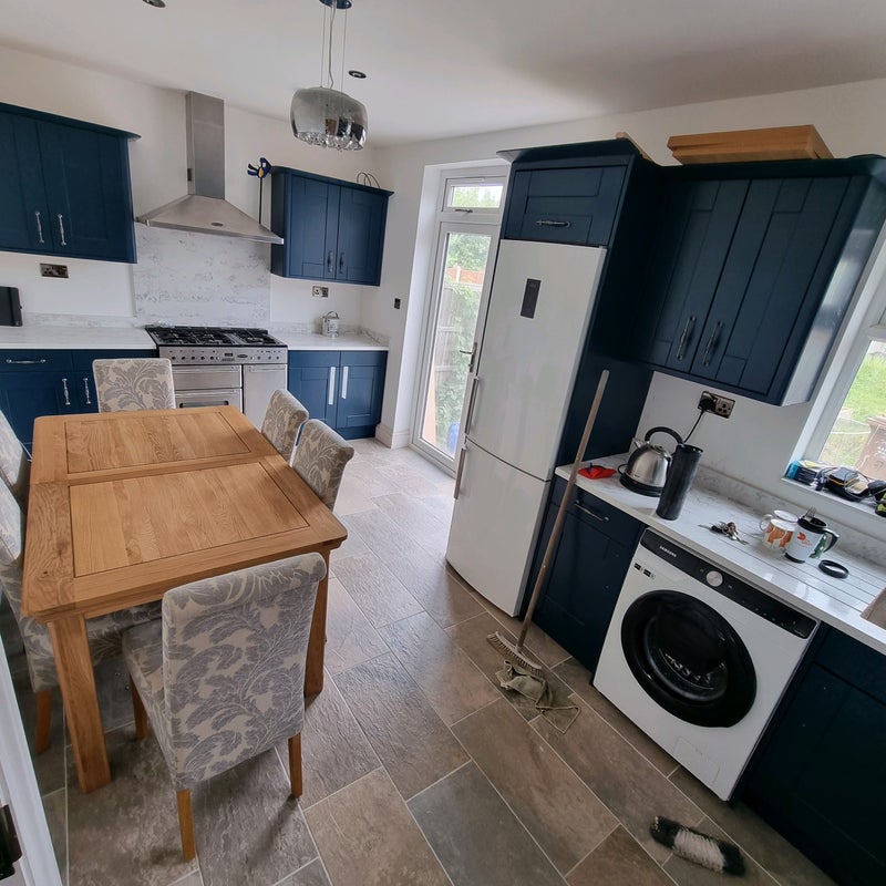 Room Blacklands Road in Greater London
