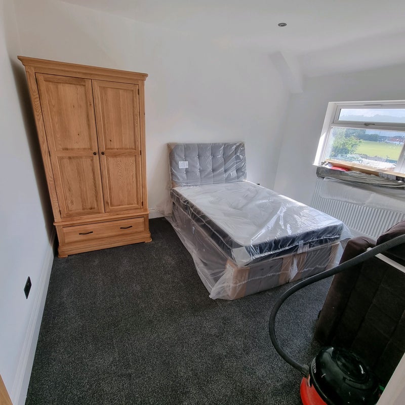 Room Blacklands Road in Greater London