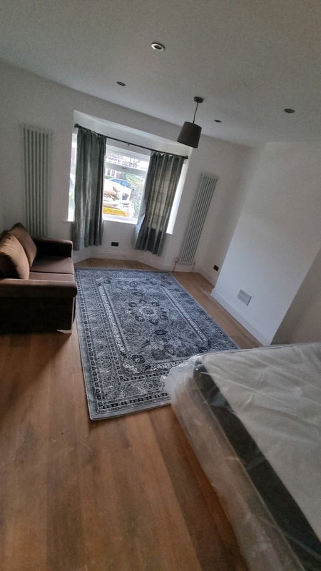 Room Blacklands Road in Greater London