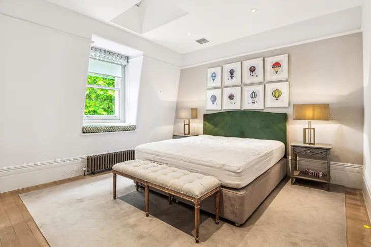 Flat Harrington Gardens in Greater London