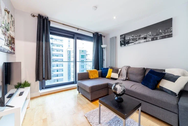 Flat Millharbour in Greater London