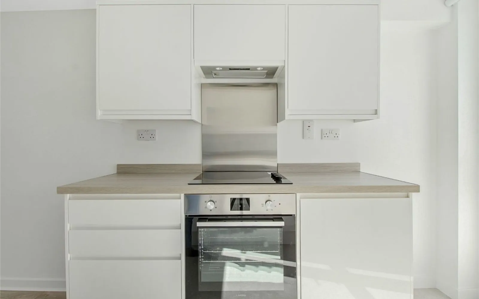 Flat Kenton Lane in Greater London