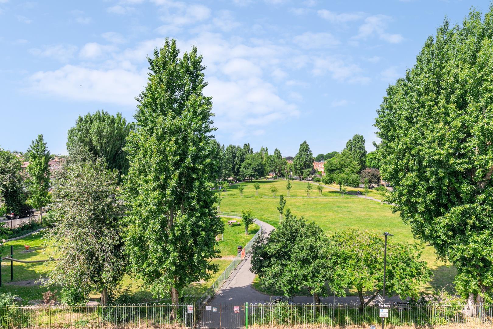 Flat Stamford Brook Avenue in Greater London