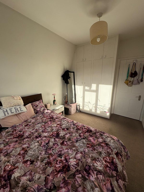 Room Fulham Road in Greater London